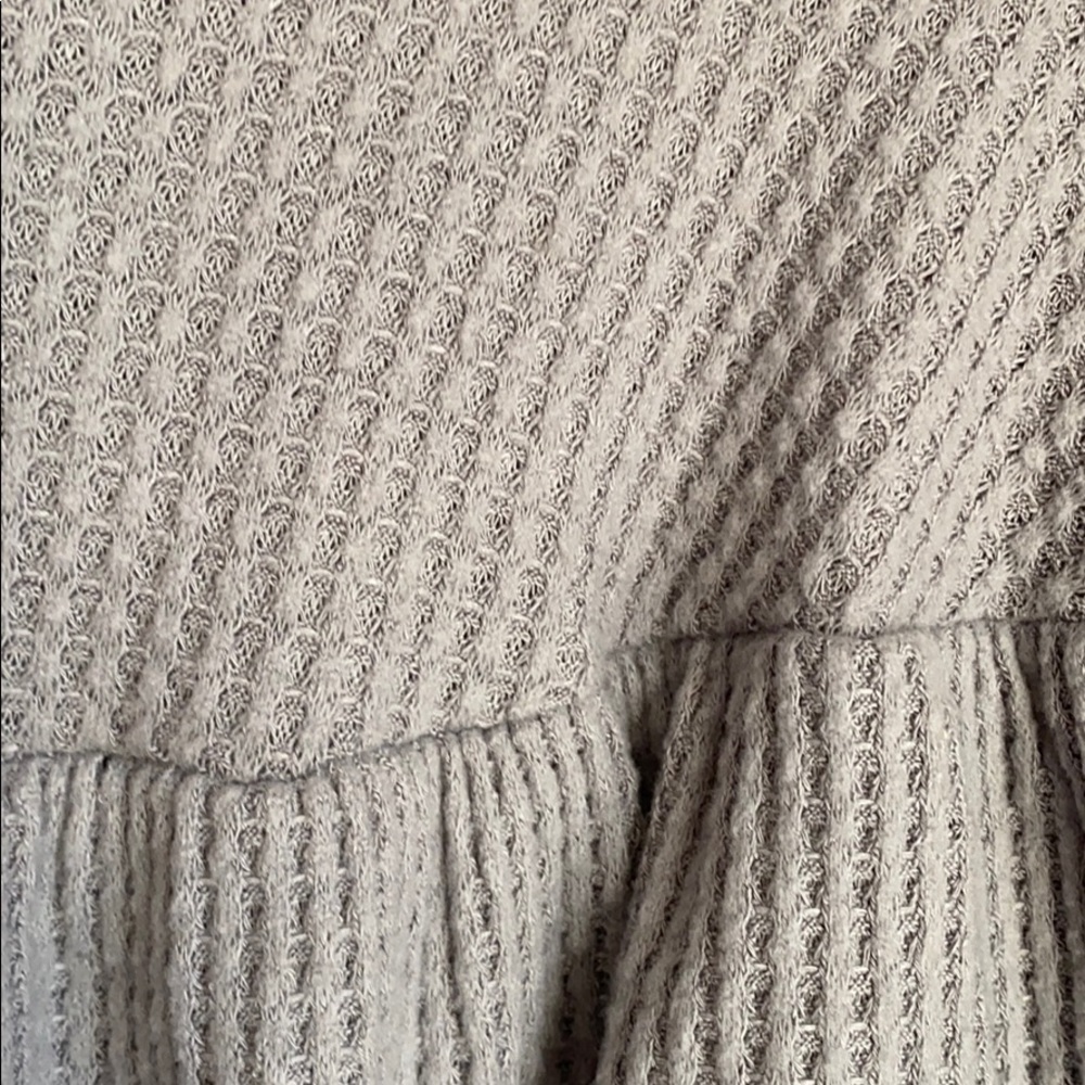 Everly Waffle Knit Ruffle Front Top Gray S - Picture 4 of 7